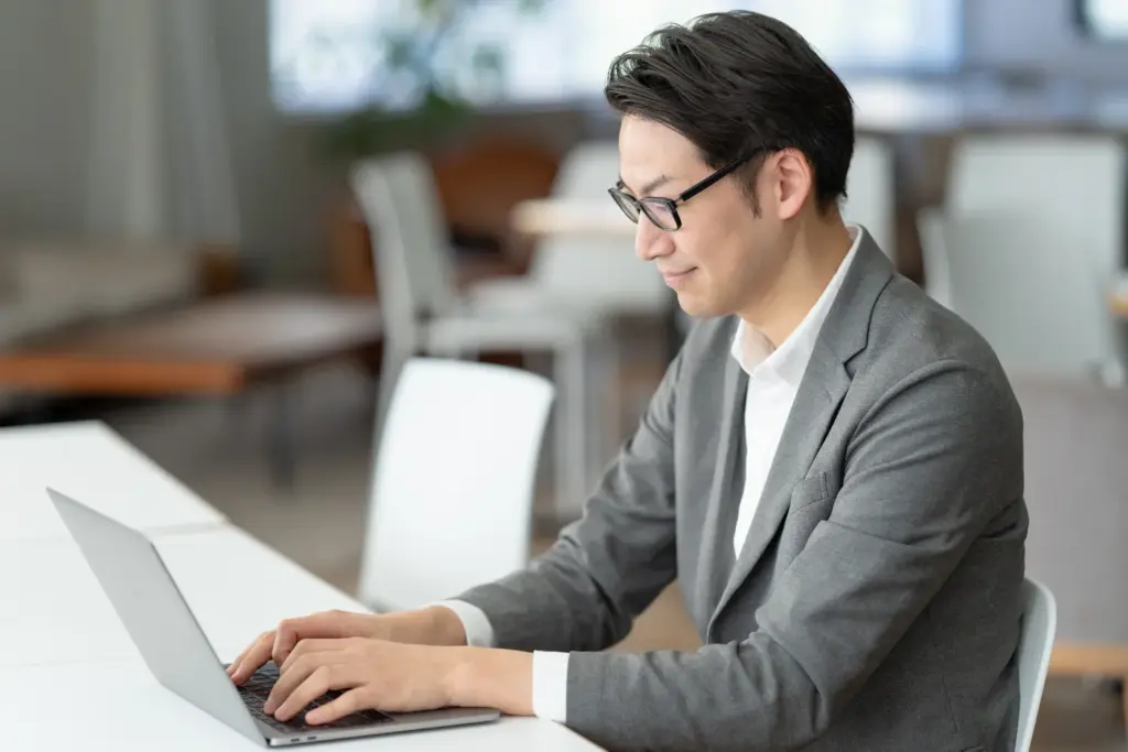 AIと向き合う研修は株式会社SHEARERへ